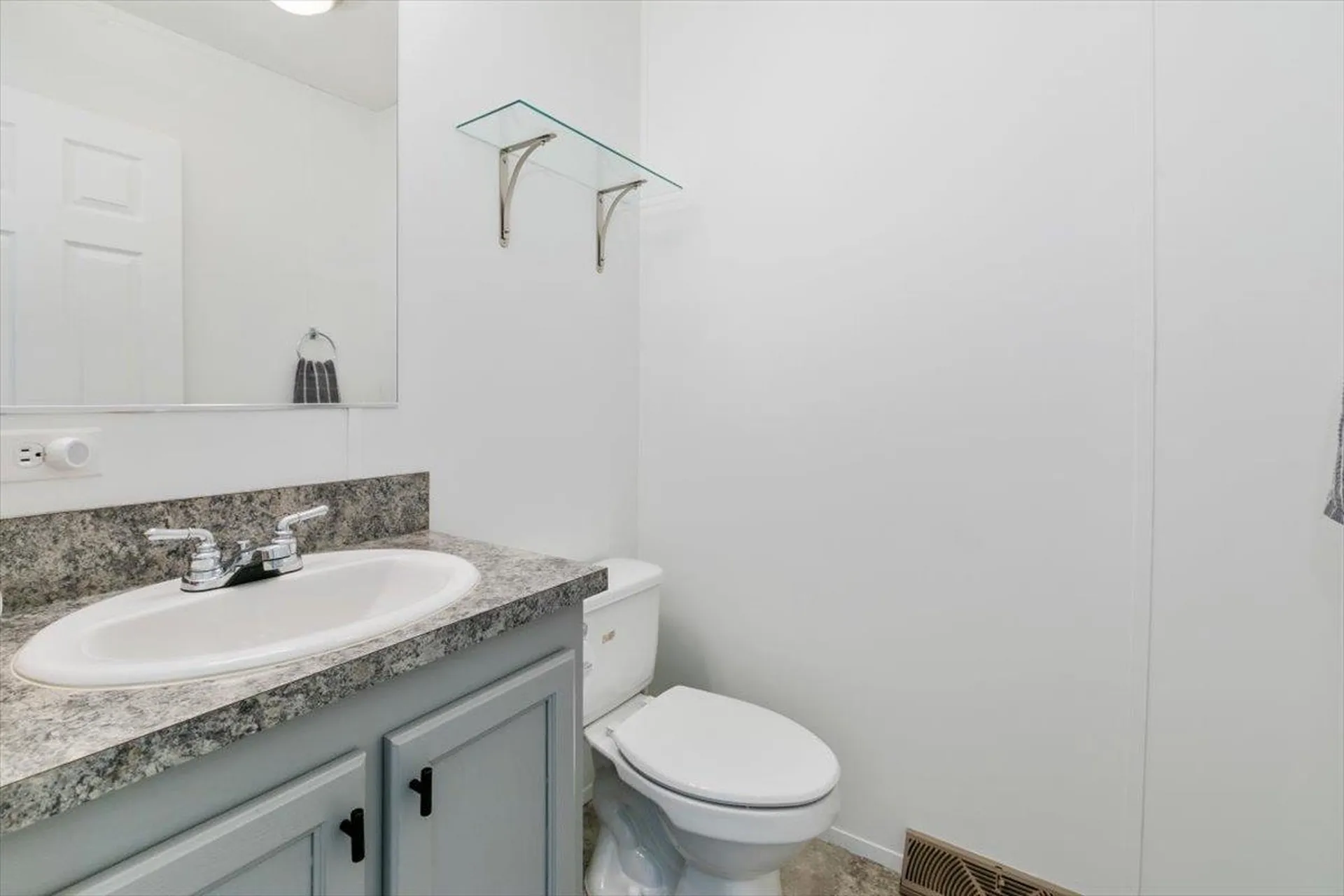 30 Kendall Pond Road Derry NH 03038