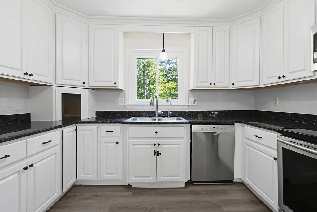 14 Terra Lane Hudson NH 03051