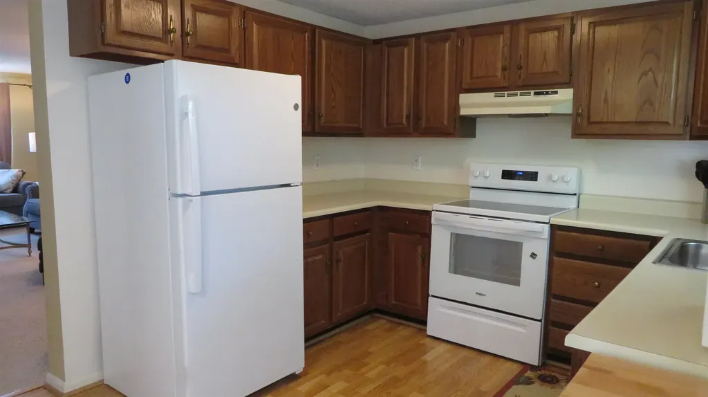 17 Oakwood Circle Goffstown NH 03045