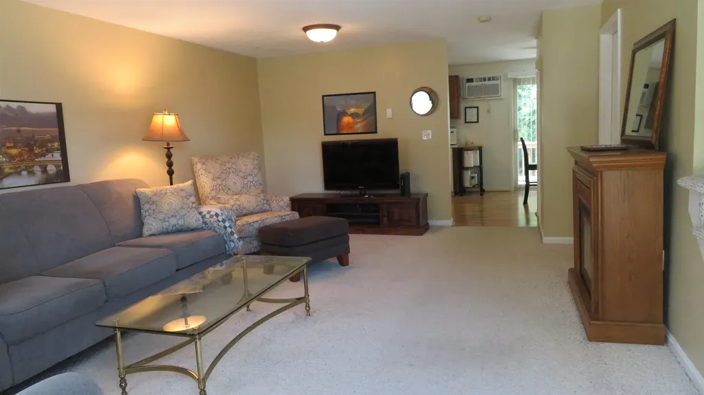 17 Oakwood Circle Goffstown NH 03045