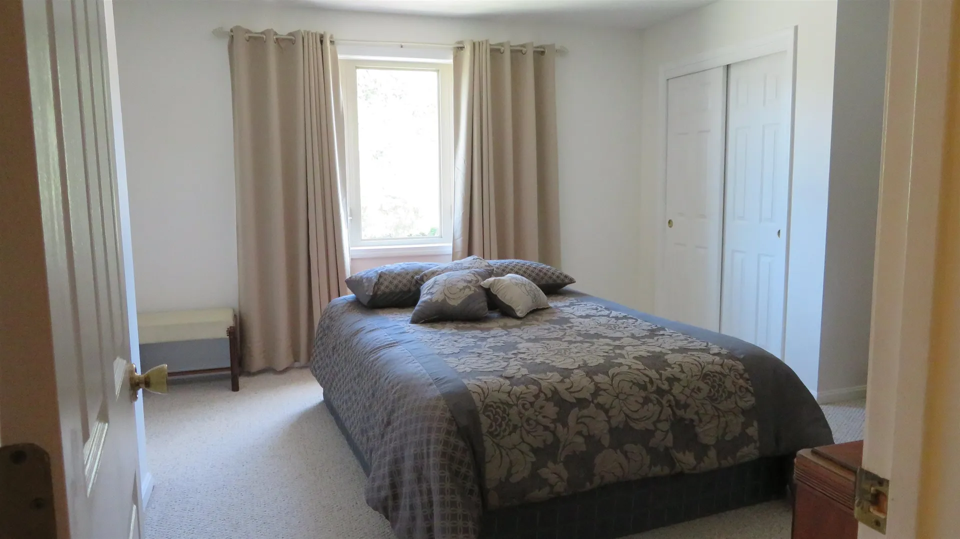 17 Oakwood Circle Goffstown NH 03045