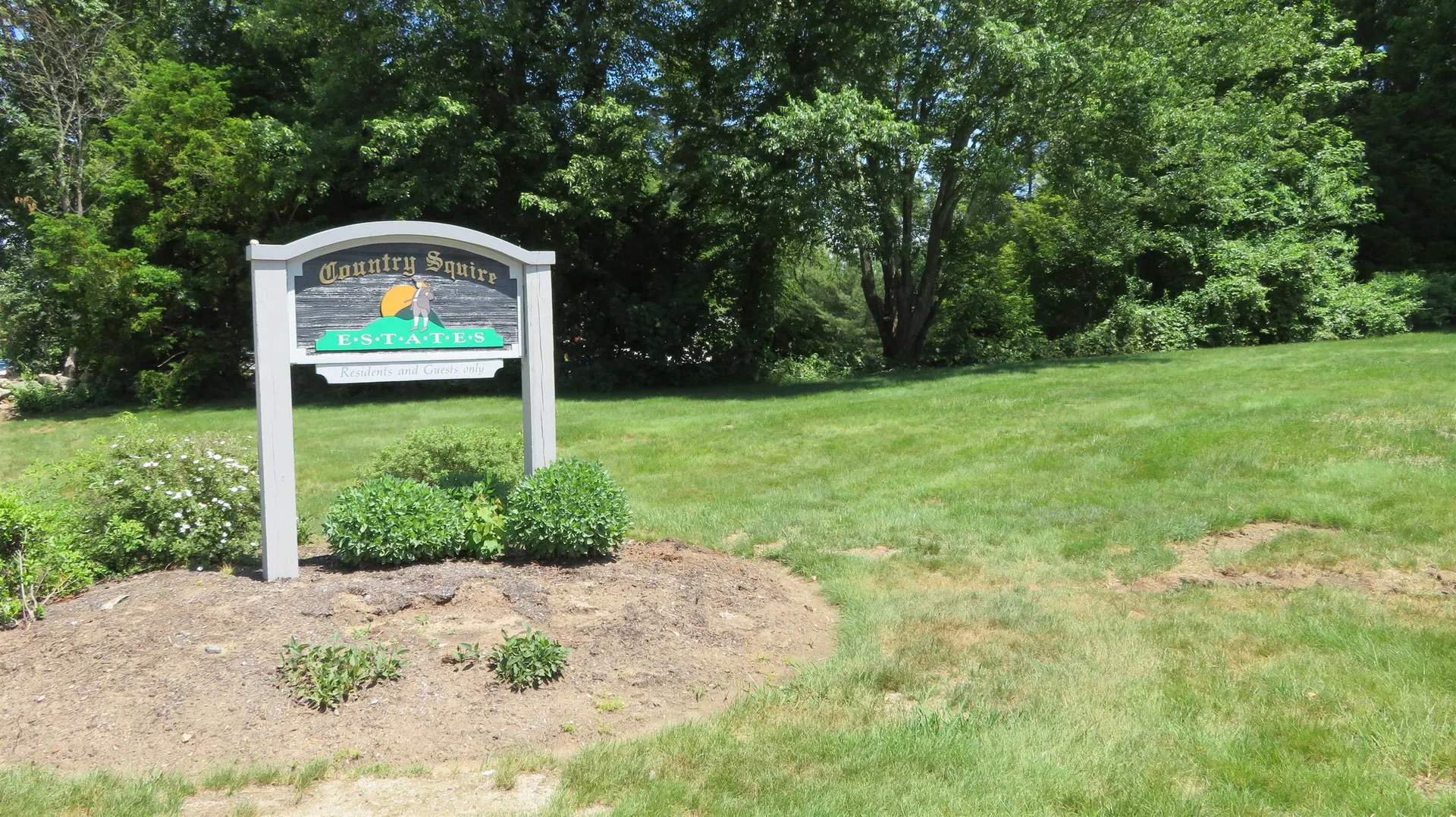 17 Oakwood Circle Goffstown NH 03045