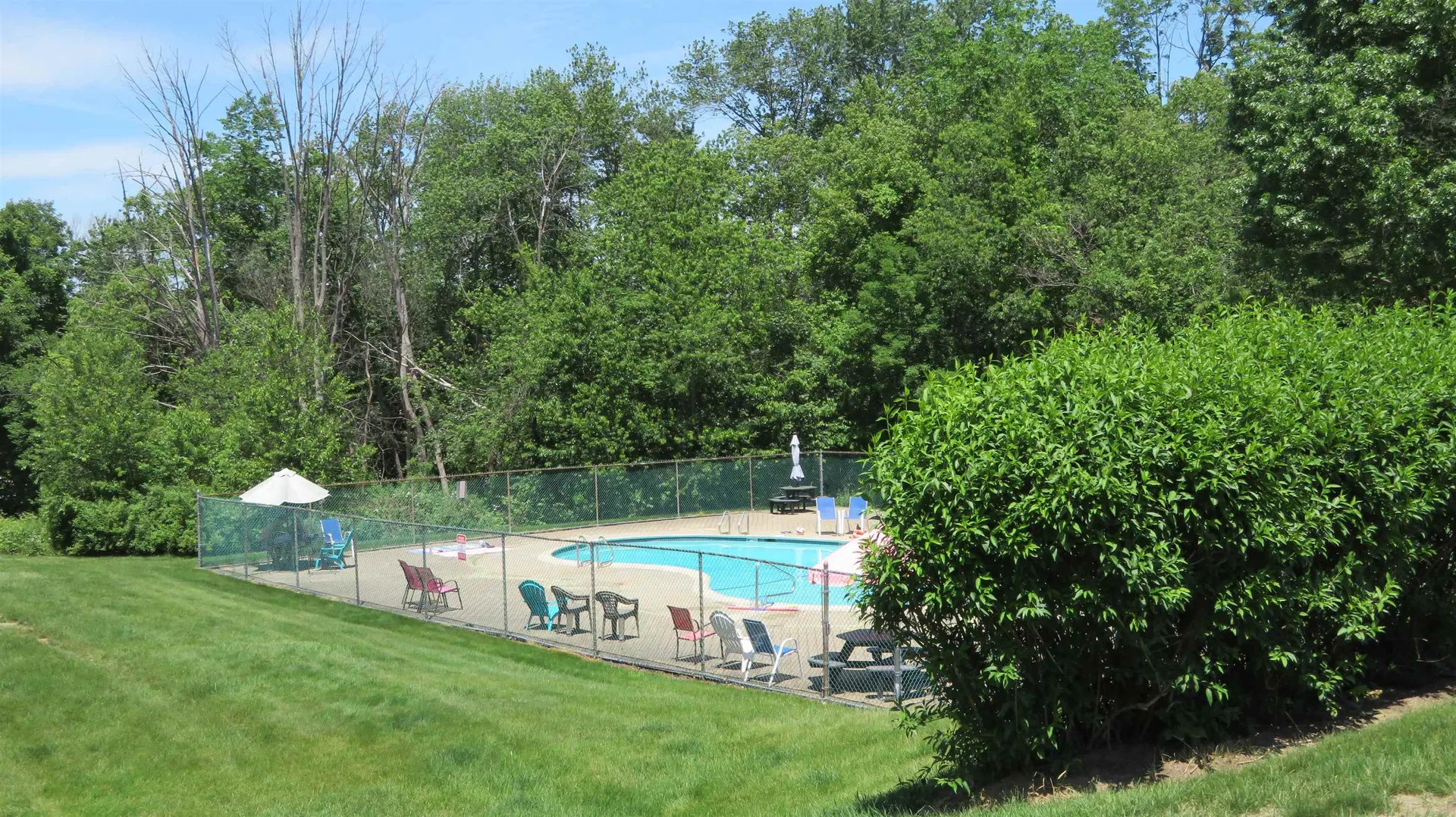 17 Oakwood Circle Goffstown NH 03045