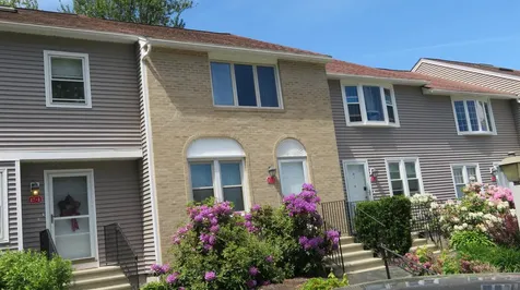 17 Oakwood Circle Goffstown NH 03045