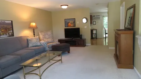 17 Oakwood Circle Goffstown NH 03045