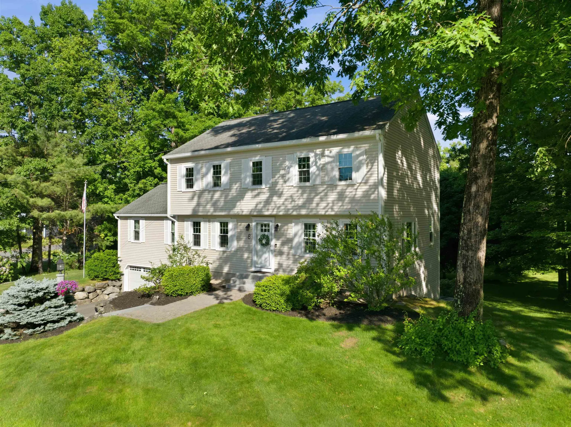 8 Bennington Road Nashua NH 03064