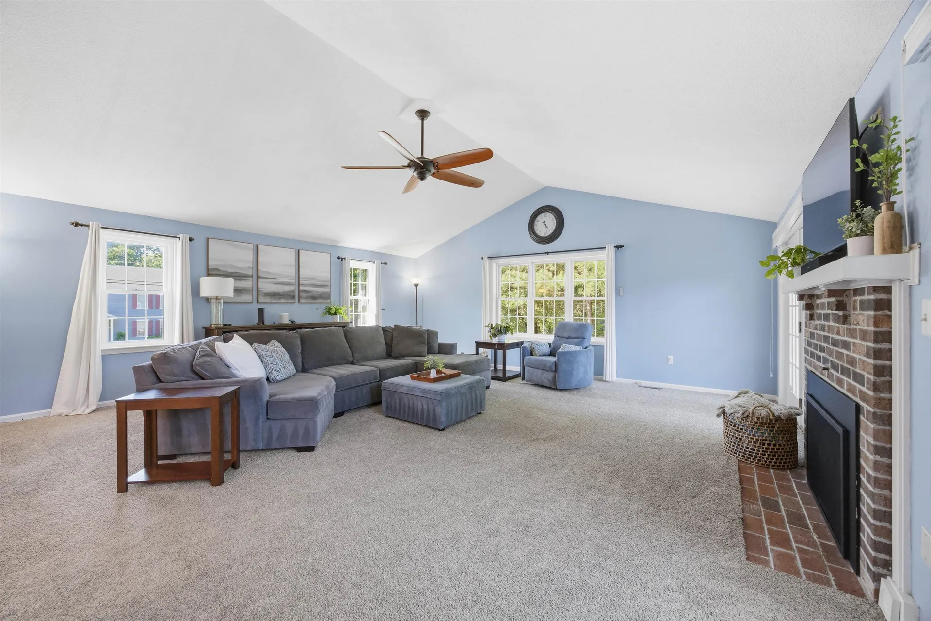 8 Bennington Road Nashua NH 03064