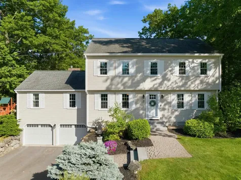 8 Bennington Road Nashua NH 03064