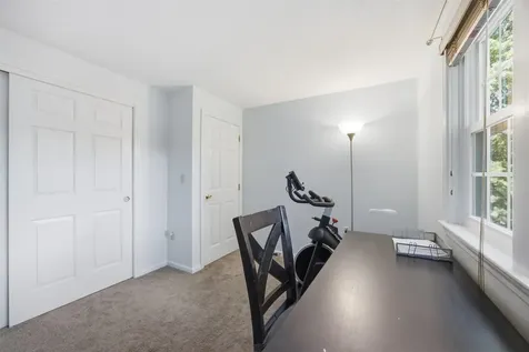 8 Bennington Road Nashua NH 03064