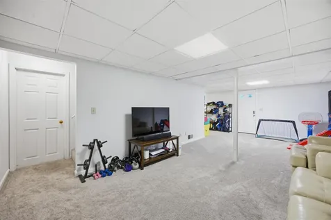 8 Bennington Road Nashua NH 03064