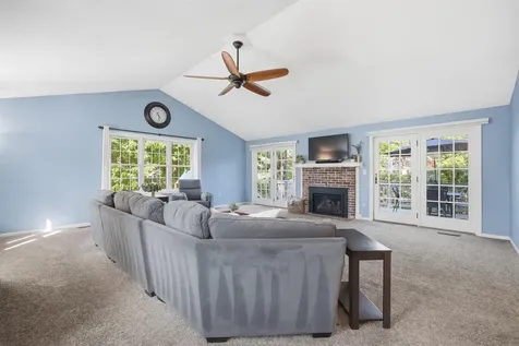8 Bennington Road Nashua NH 03064