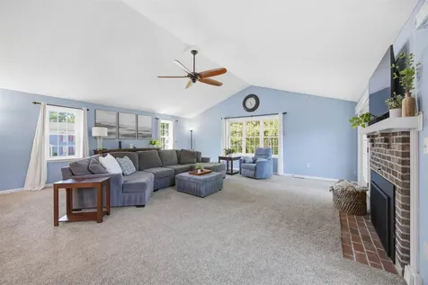 8 Bennington Road Nashua NH 03064