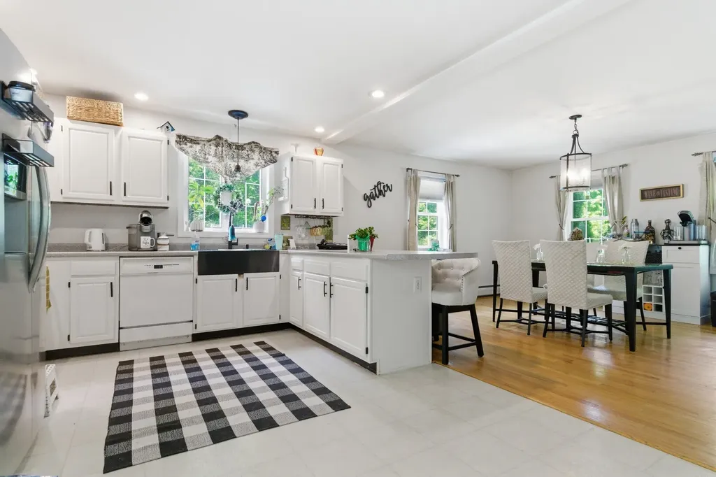 4 Norris Farm Road Raymond NH 03077