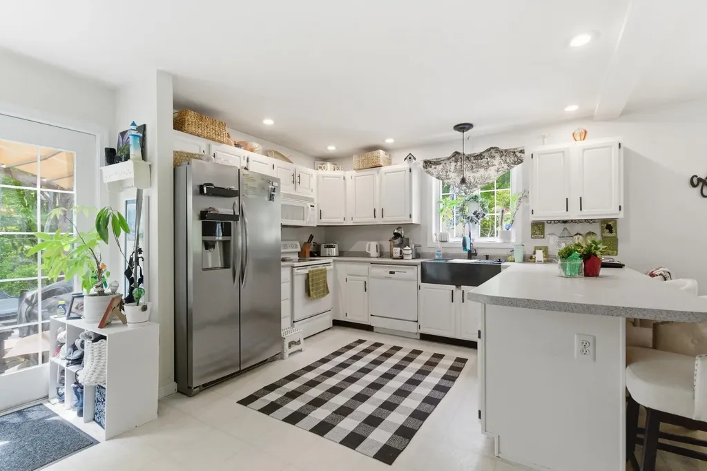 4 Norris Farm Road Raymond NH 03077