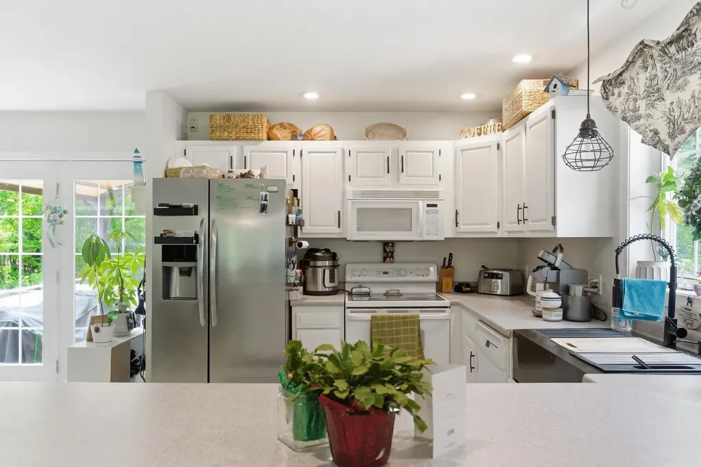 4 Norris Farm Road Raymond NH 03077