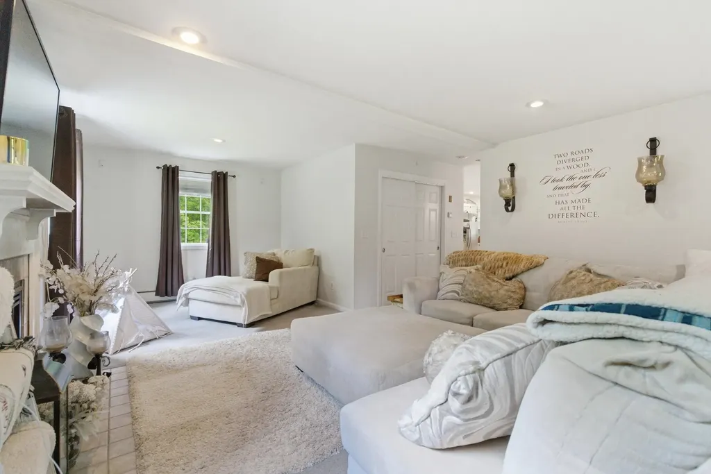 4 Norris Farm Road Raymond NH 03077