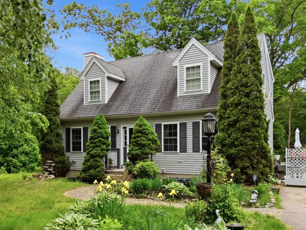 4 Norris Farm Road Raymond NH 03077