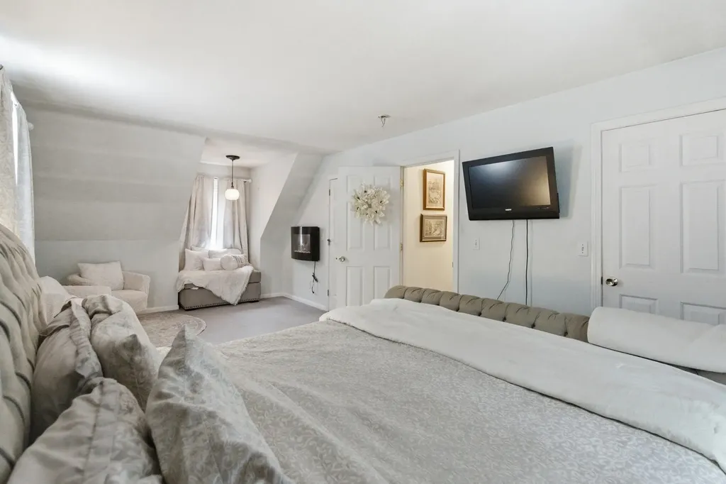 4 Norris Farm Road Raymond NH 03077