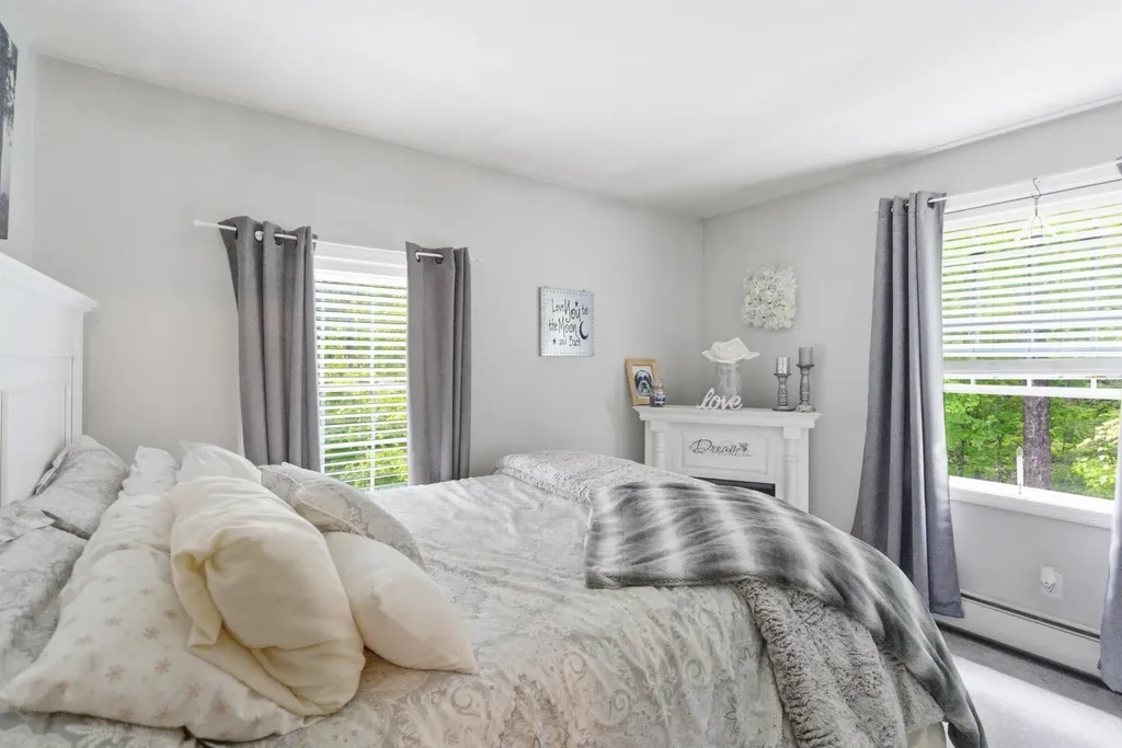4 Norris Farm Road Raymond NH 03077