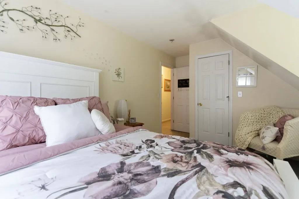 4 Norris Farm Road Raymond NH 03077