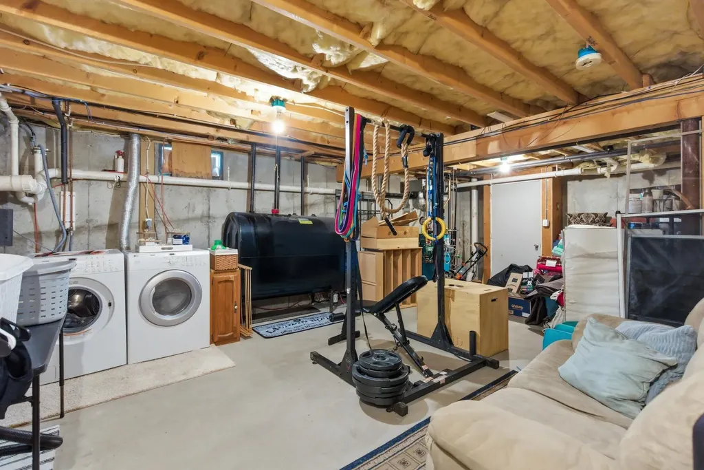 4 Norris Farm Road Raymond NH 03077