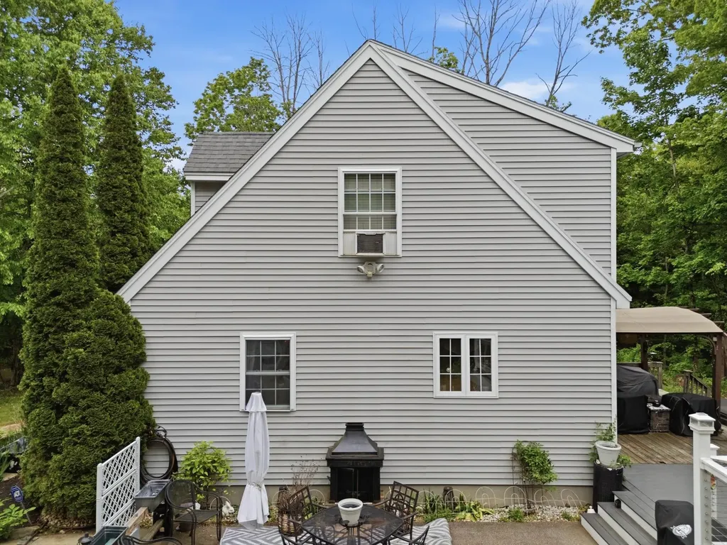 4 Norris Farm Road Raymond NH 03077