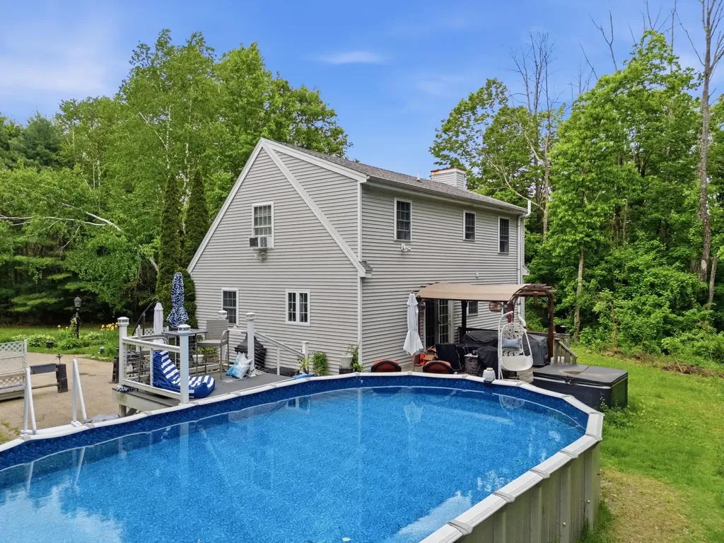 4 Norris Farm Road Raymond NH 03077