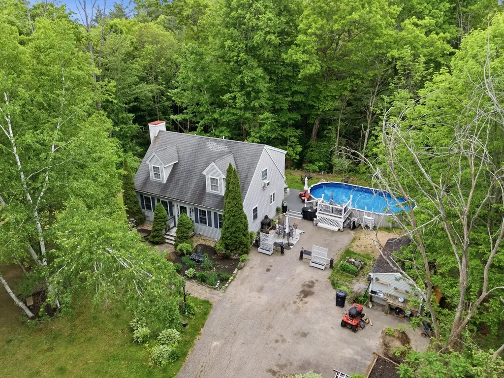 4 Norris Farm Road Raymond NH 03077