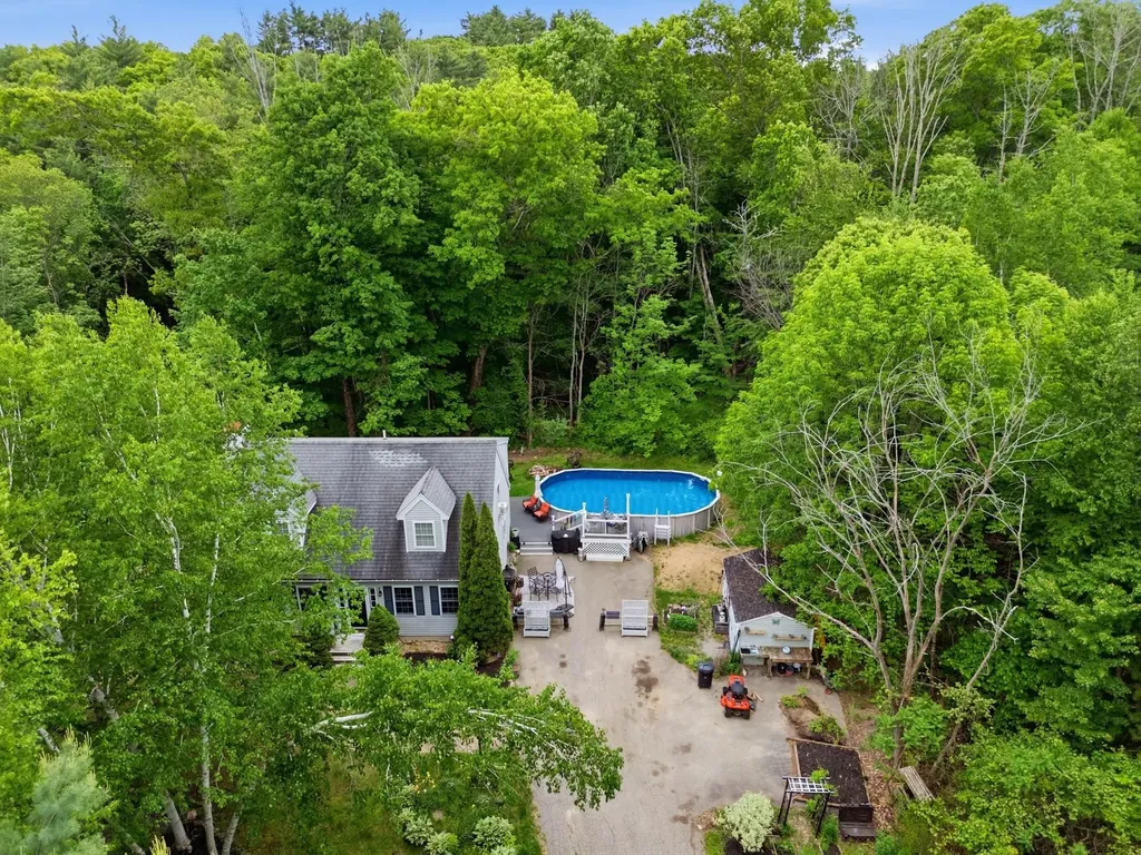 4 Norris Farm Road Raymond NH 03077