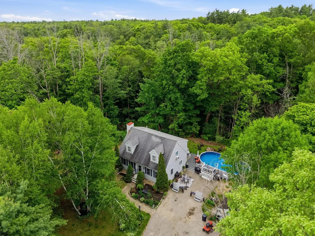 4 Norris Farm Road Raymond NH 03077