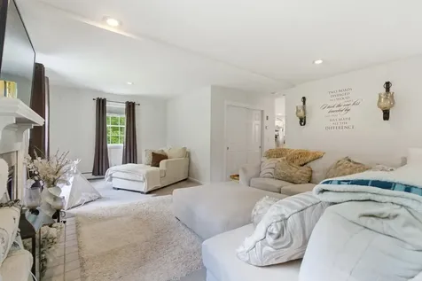4 Norris Farm Road Raymond NH 03077