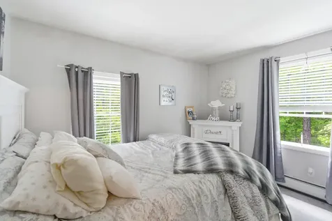 4 Norris Farm Road Raymond NH 03077