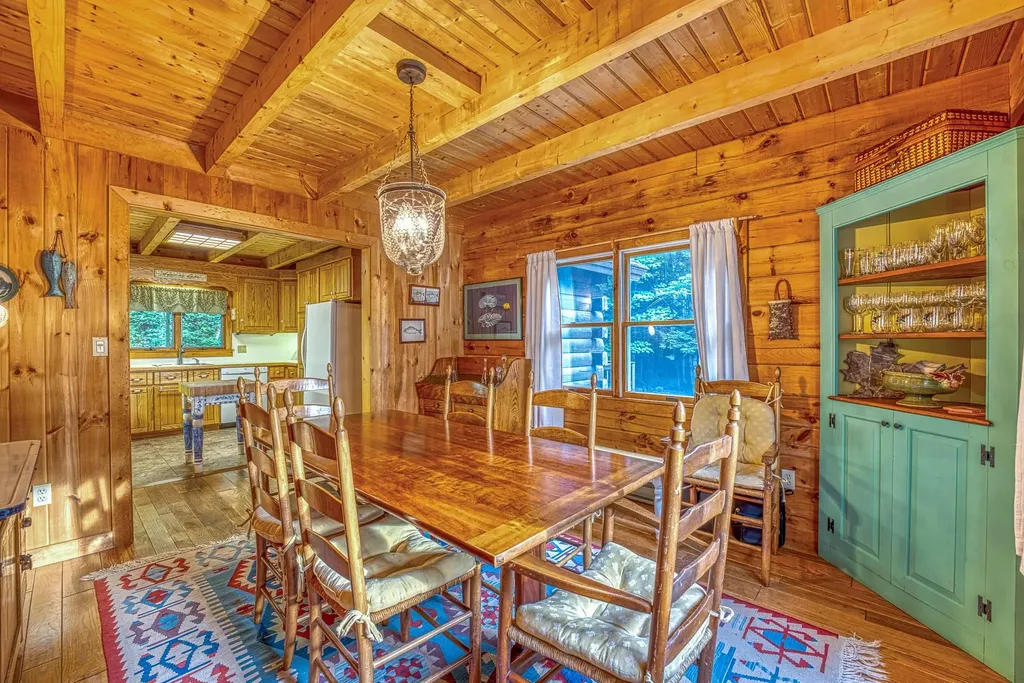11 Squamasee Road Holderness NH 03245