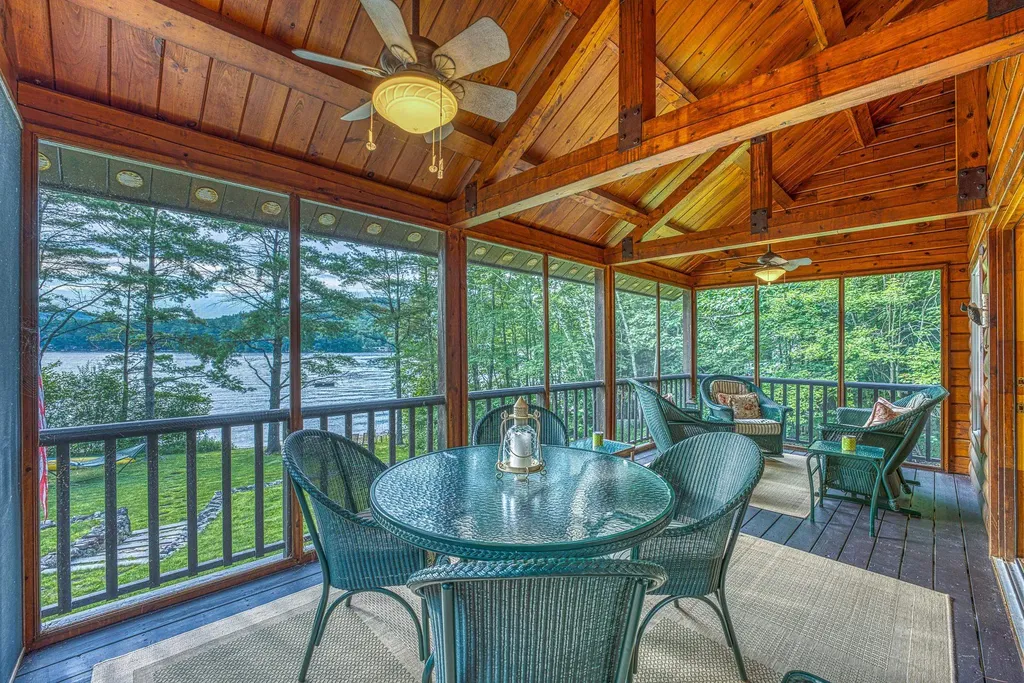 11 Squamasee Road Holderness NH 03245