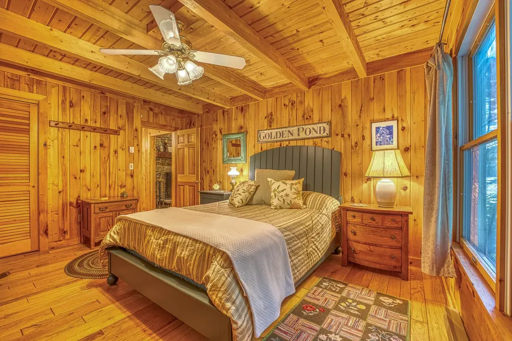 11 Squamasee Road Holderness NH 03245