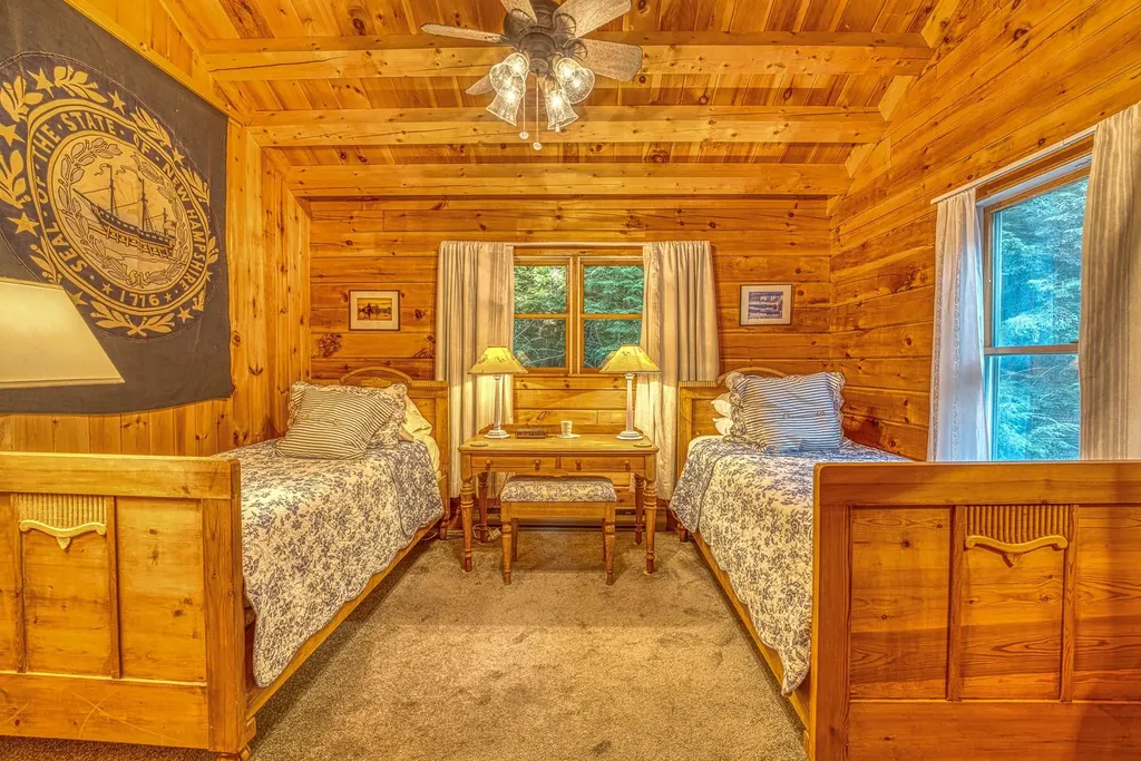 11 Squamasee Road Holderness NH 03245