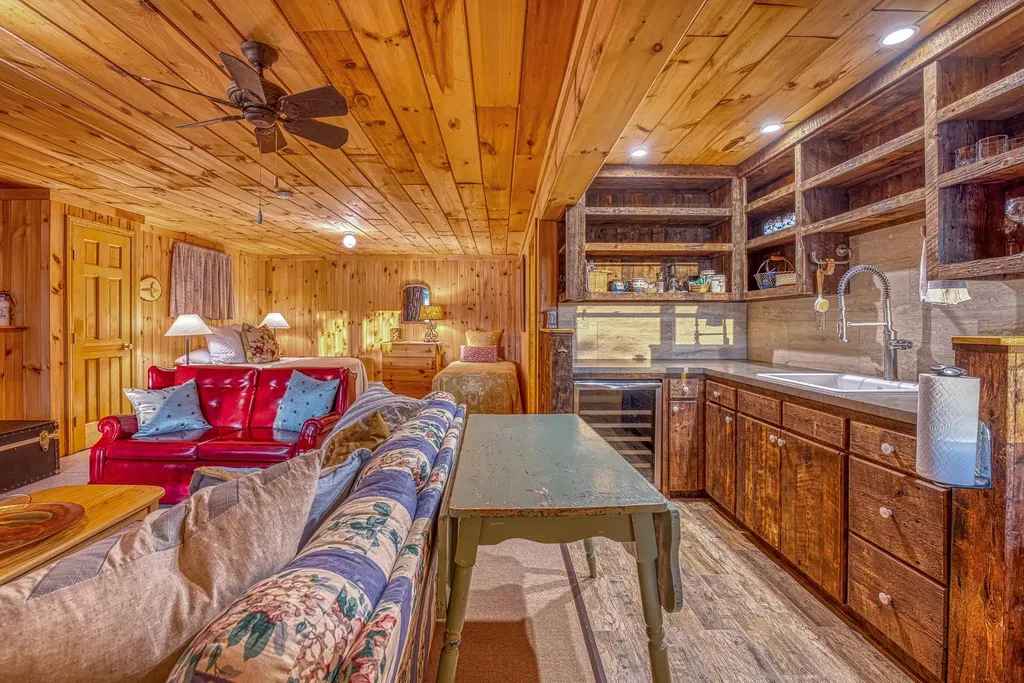 11 Squamasee Road Holderness NH 03245