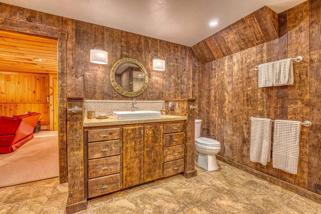 11 Squamasee Road Holderness NH 03245