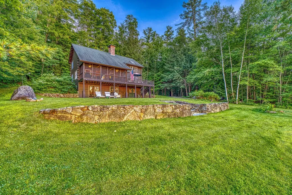 11 Squamasee Road Holderness NH 03245