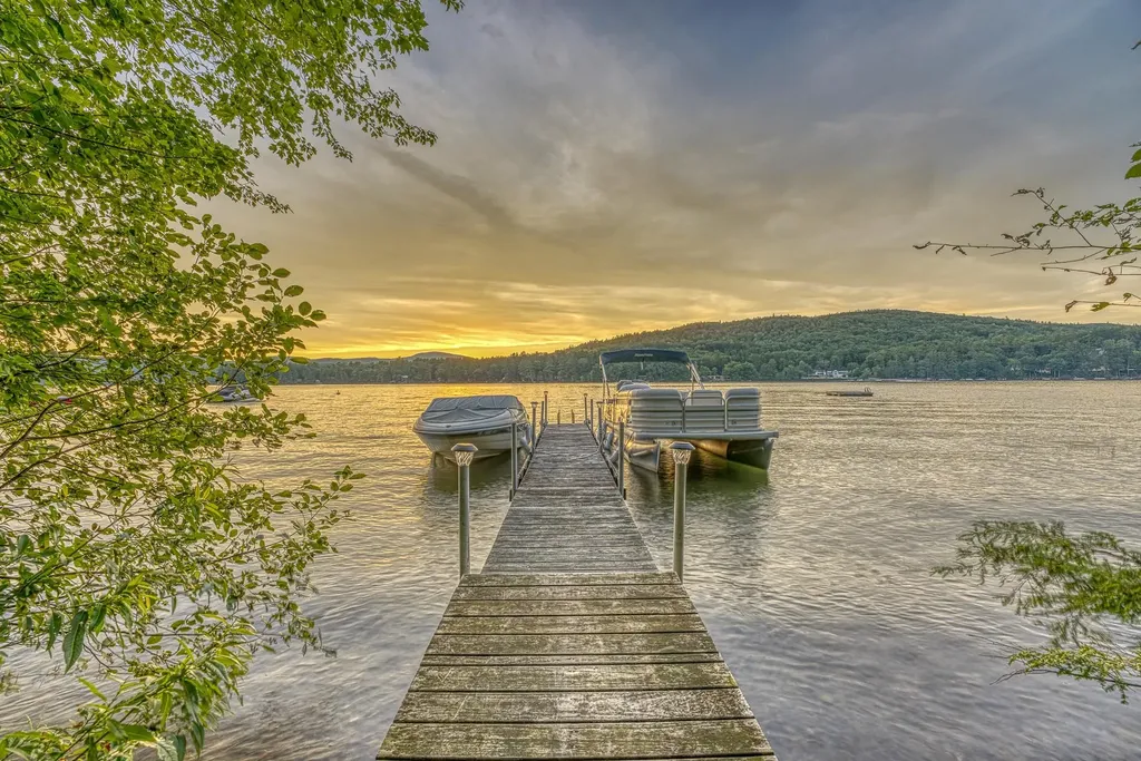 11 Squamasee Road Holderness NH 03245