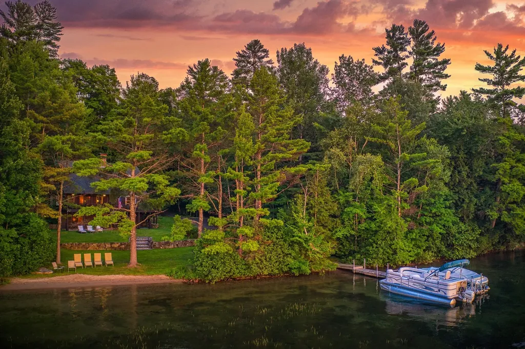 11 Squamasee Road Holderness NH 03245