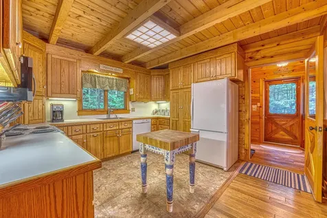 11 Squamasee Road Holderness NH 03245
