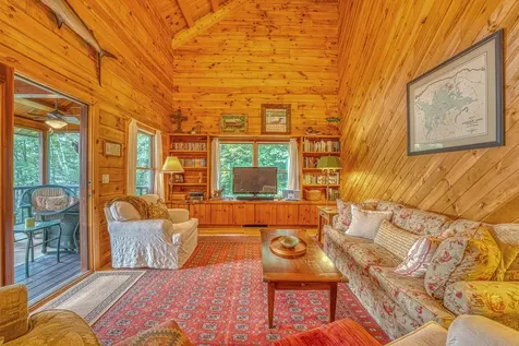 11 Squamasee Road Holderness NH 03245