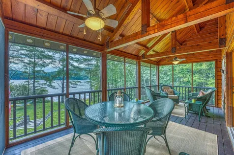 11 Squamasee Road Holderness NH 03245