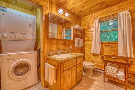 11 Squamasee Road Holderness NH 03245