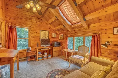 11 Squamasee Road Holderness NH 03245