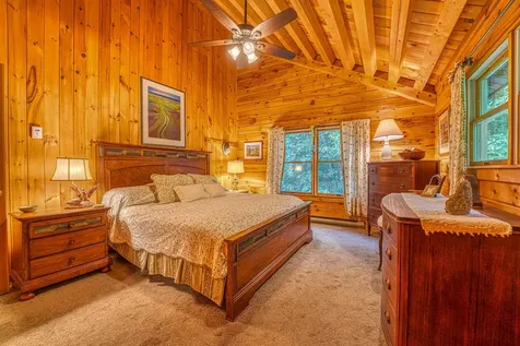 11 Squamasee Road Holderness NH 03245