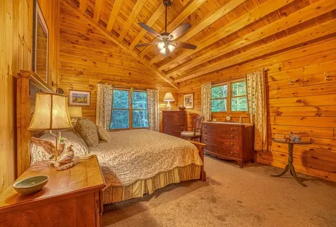 11 Squamasee Road Holderness NH 03245