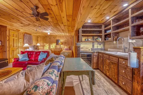 11 Squamasee Road Holderness NH 03245