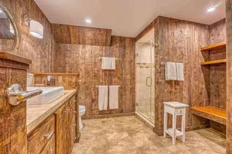 11 Squamasee Road Holderness NH 03245